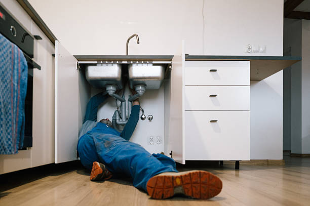 Professional Leak Detection technician working in East Tallassee, AL